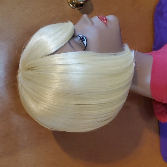 Short Blonde Bob Wig With Bang - Picture 2 of 4